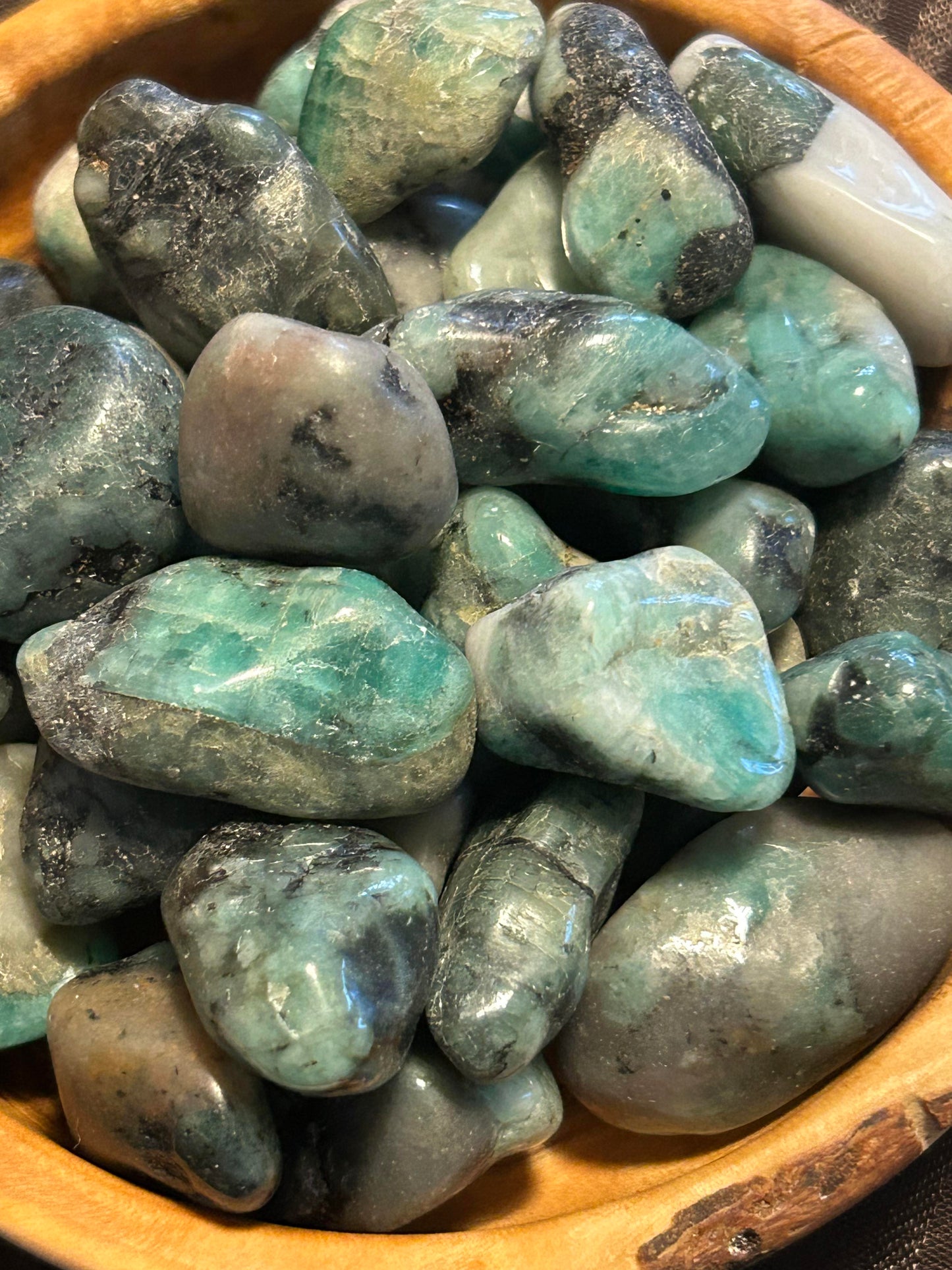 Emerald tumbled Stone