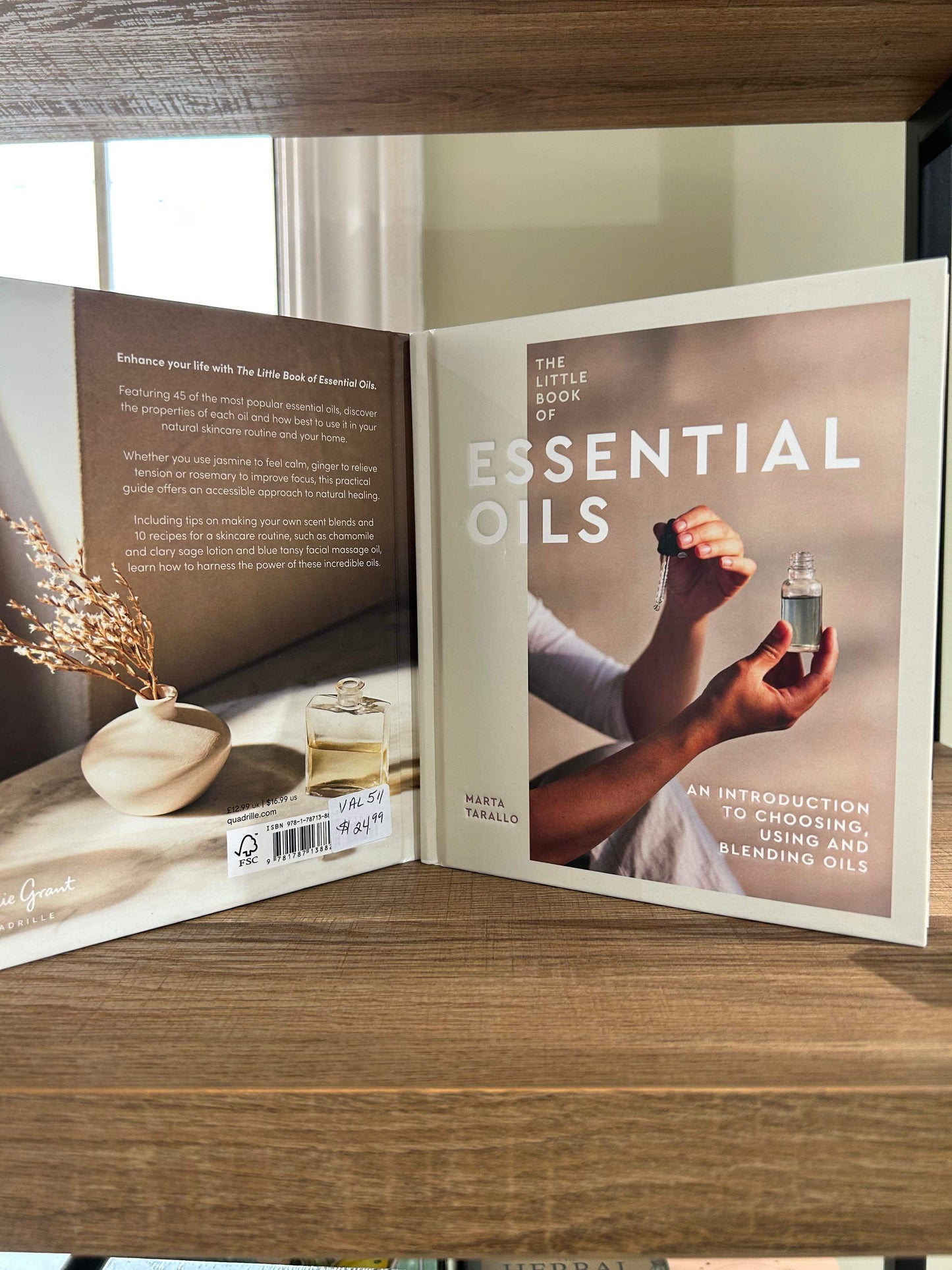 The little book of Essential Oils by Marta Tarallo