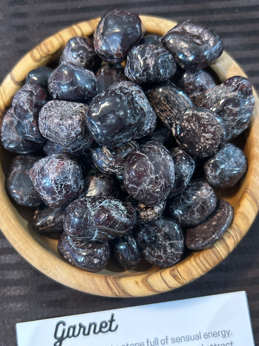 Garnet tumbled stone